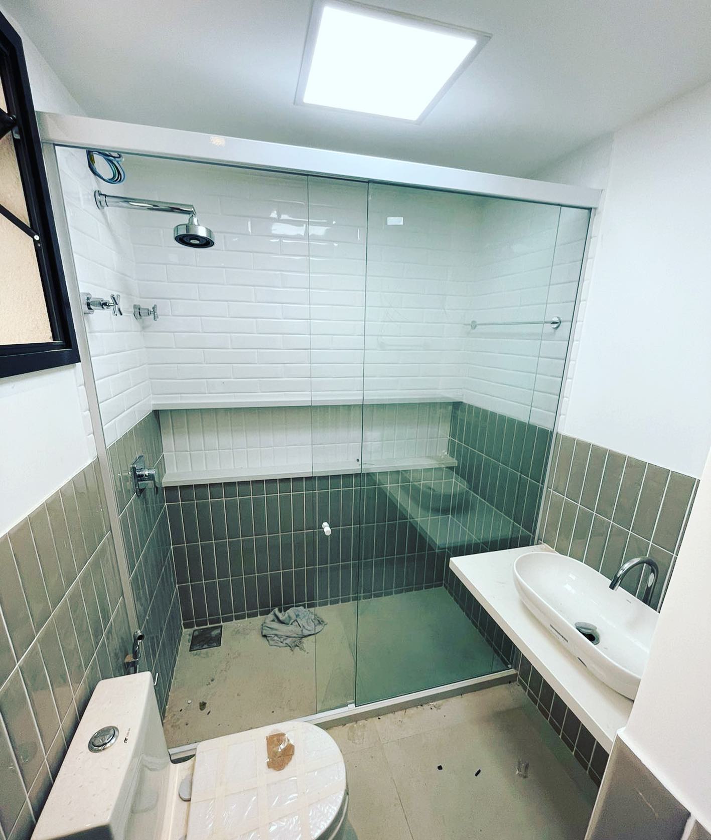 Reforma de banheiro com vidro