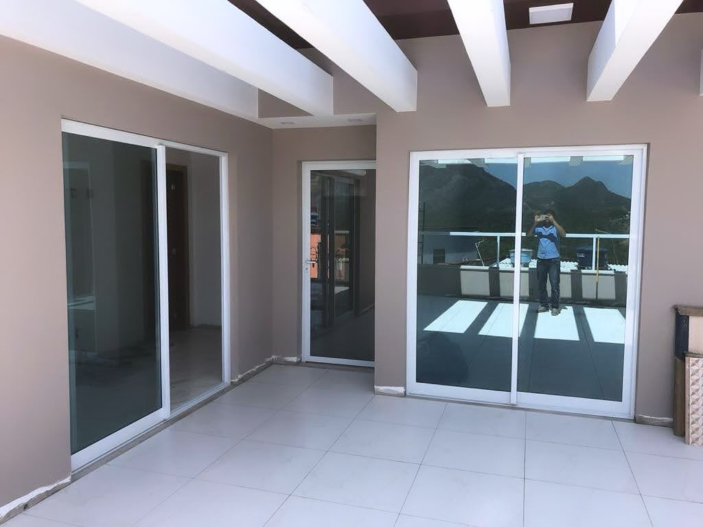 Envidraçamento de sacada